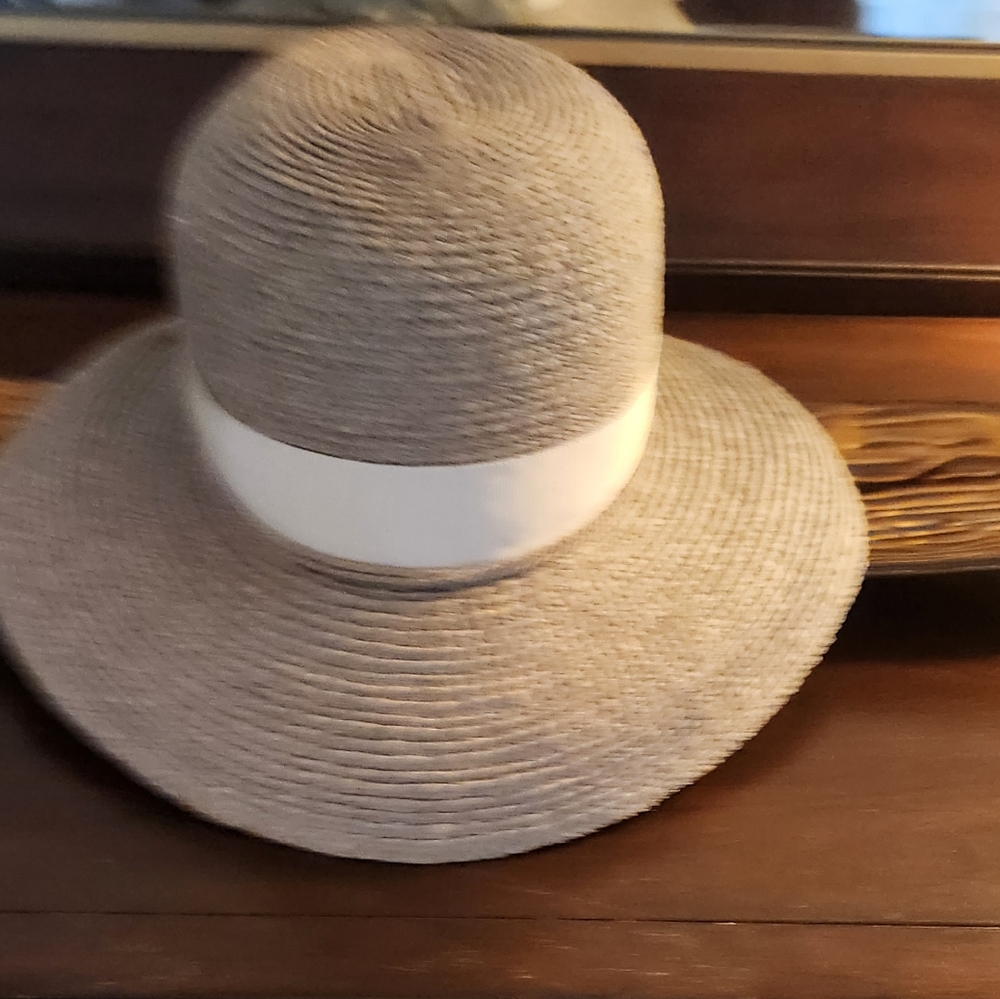 Helen Kaminski Newport Hat NWT